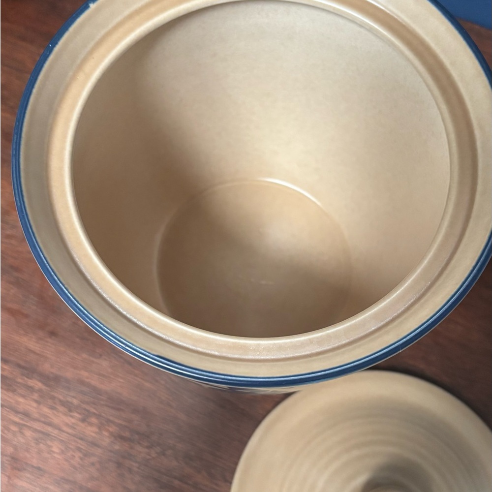 Pfaltzgraff “Lancaster County” Stonware Jar with Lid RARE - Picture 3 of 13